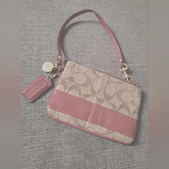 Handbags - Coach Wristlet
